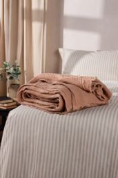 Yard Lark 100% Cotton Muslin Frayed Edge Throw in Light Pink - Size: 240 cm x 260 cm - thumbnail 5