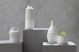 Orsina Modern Large Grey Textured Glass Vase, Ribbed Design Flower Vase for Contemporary Spaces, Modern Large Vase in White - thumbnail 3