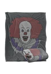Warner Brothers IT, 152x127 cm Red Balloon Silky Touch Super Soft Throw Blanket in White - thumbnail 2