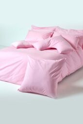 Homescapes Egyptian Cotton Housewife Pillowcase 200 TC, Standard Size in Pink - thumbnail 5