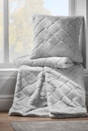 Catherine Lansfield 'Cosy Diamond' Blanket Throw in Silver - Size: 130 cm x 170 cm - thumbnail 2