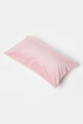 Homescapes Luxury Soft Velvet Cushion in Pink - Size: 45 cm x 45 cm - thumbnail 5