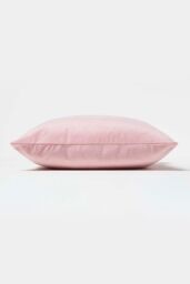 Homescapes Luxury Soft Velvet Cushion in Pink - Size: 45 cm x 45 cm - thumbnail 4