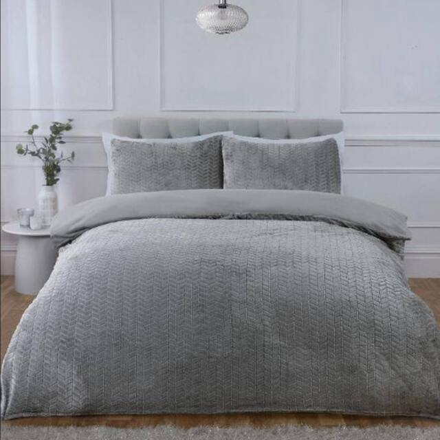 Rapport Home Chevron Faux Teddy Polyester Fleece Duvet Cover Set with Pillowcase in Silver - Size: Single - image 1