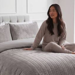 Rapport Home Chevron Faux Teddy Polyester Fleece Duvet Cover Set with Pillowcase in Silver - Size: Single - thumbnail 6