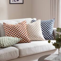 HOEM Larro Chenille Checkerboard Cushion in Copper - Size: 45 cm x 45 cm - thumbnail 4
