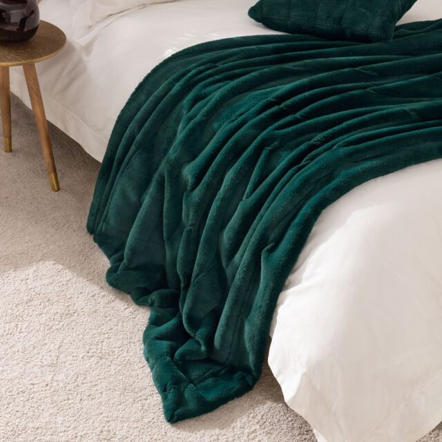 Paoletti Empress Faux Fur Throw in Emerald - Size: 130 cm x 180 cm - image 1