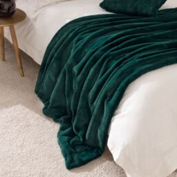 Paoletti Empress Faux Fur Throw in Emerald - Size: 130 cm x 180 cm - thumbnail 1