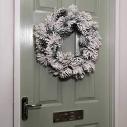 Samuel Alexander 50cm Premier Christmas Snow Flocked Door Wreath in White - thumbnail 4