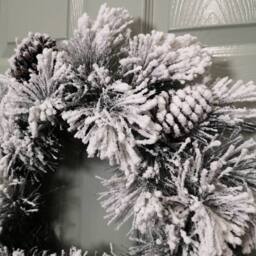 Samuel Alexander 50cm Premier Christmas Snow Flocked Door Wreath in White - thumbnail 6