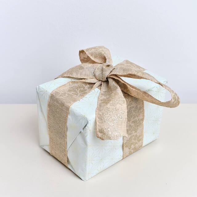 Melody Maison Large Pale Champagne Floral Glittered Wired Ribbon Garland - 270cm in Beige - image 1