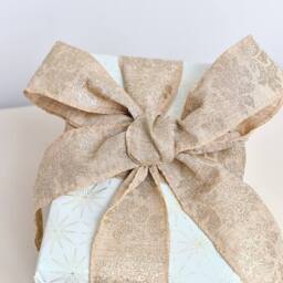 Melody Maison Large Pale Champagne Floral Glittered Wired Ribbon Garland - 270cm in Beige - thumbnail 5