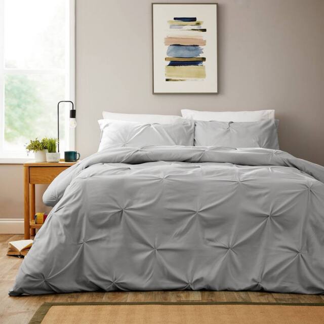 New Edge Blinds Pintuck Duvet Set in Grey - Size: King - image 1