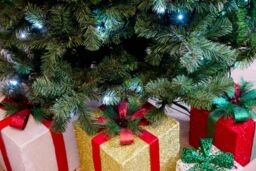 Shatchi 5FT Prelit Green Alaskan Pine Christmas Tree Multicolour LEDs - thumbnail 9