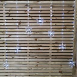 Samuel Alexander 1.2m Battery Operated Snowflake Christmas Curtain Lights with 147 White LEDs - thumbnail 5