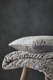 Catherine Lansfield Wolf 43cm x 43cm Cushion in Grey - Size: 43 cm x 43 cm - thumbnail 3