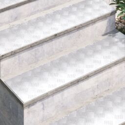 Berkfield Home Aluminium Checker Plates 2 pcs Anti-Slip 100x25 cm in Silver - Size: Medium - thumbnail 2