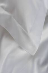 The Lyndon Company Peninsula 1000 Thread Count Sateen Oxford Pillowcase in White - thumbnail 3