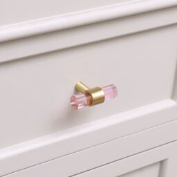 Melody Maison Gold & Pink Acrylic T-Bar Shaped Drawer Handle in Baby Pink - thumbnail 4
