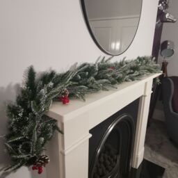Samuel Alexander 1.8m (6ft) New Jersey Christmas Garland with Red Berries Pinecones & Snow Tipped PVC Branches in Green - thumbnail 2