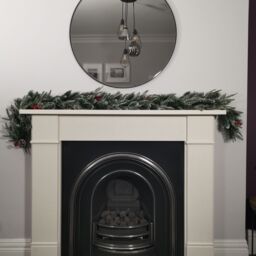 Samuel Alexander 1.8m (6ft) New Jersey Christmas Garland with Red Berries Pinecones & Snow Tipped PVC Branches in Green - thumbnail 5
