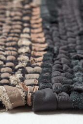 Homescapes Leather Handwoven Herringbone Rug in Black - Size: 150 cm x 240 cm - thumbnail 4