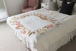Benjamin Tate Design Flower Border Blanket in Natural - Size: 120 cm x 150 cm - thumbnail 3