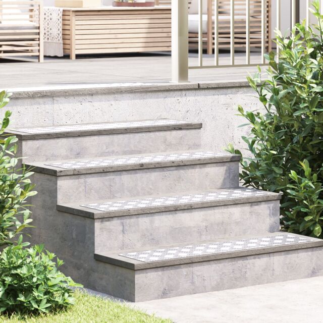 Berkfield Home Aluminium Checker Plates 4 pcs Anti-Slip 90x20 cm in Silver - Size: Medium - image 1