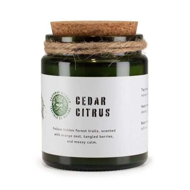 Serenityy Greenman Woodwick Soy Candle Cedar Citrus in Green - Size: 0.5m x 1m - image 1