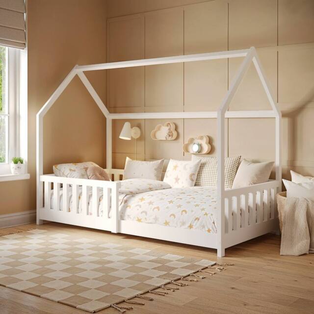Flair Explorer Wooden Playhouse Bed with Rails in White - Size: Single - image 1