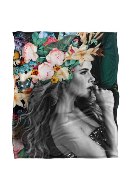 Reinders Flower Portrait Silky Touch Super Soft Throw Blanket 152 X 127 cm in White - image 1