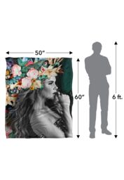 Reinders Flower Portrait Silky Touch Super Soft Throw Blanket 152 X 127 cm in White - thumbnail 5
