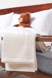 Homescapes Cotton Waffle Baby Blanket - Soft, Breathable & Skin-Friendly in Natural - Size: 90 cm x 112 cm - thumbnail 5
