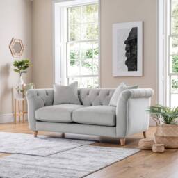 The Great Sofa Company Kensington 2-Seater Velvet Chesterfield Sofa in Silver - Size: 2 Seater - thumbnail 2