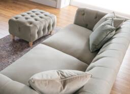 The Great Sofa Company Kensington 2-Seater Velvet Chesterfield Sofa in Silver - Size: 2 Seater - thumbnail 5