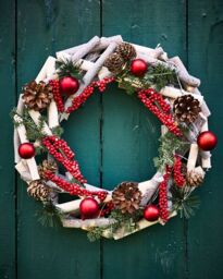 Dibor Woodland Berries Light Up Xmas Wreath Front Door Christmas Wreath 30cm in Red - thumbnail 1