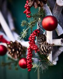 Dibor Woodland Berries Light Up Xmas Wreath Front Door Christmas Wreath 30cm in Red - thumbnail 2