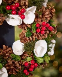 Dibor White Berries & Roses Xmas Decor Front Door Christmas Wreath 36cm - thumbnail 2
