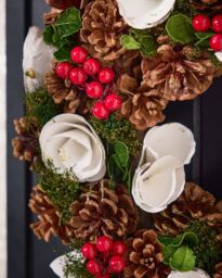 Dibor White Berries & Roses Xmas Decor Front Door Christmas Wreath 36cm - thumbnail 3