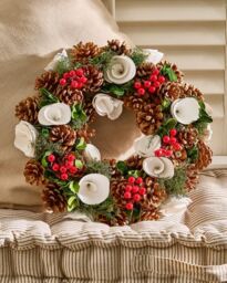 Dibor White Berries & Roses Xmas Decor Front Door Christmas Wreath 36cm - thumbnail 4
