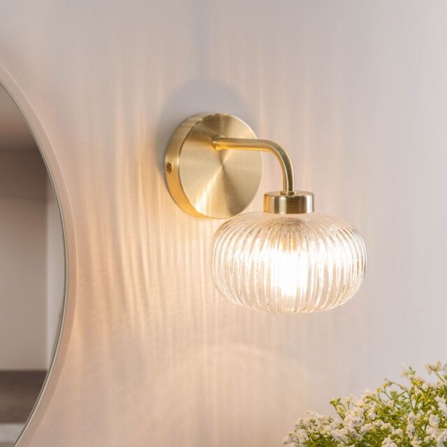 ValueLights Amaia Brushed Gold IP44 Rated Single Clear Ribbed Glass Wall Light - image 1