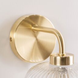 ValueLights Amaia Brushed Gold IP44 Rated Single Clear Ribbed Glass Wall Light - thumbnail 4