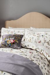 V & A 'Renaissance Garden' Cotton Throw in Mauve - Size: 170 cm x 200 cm - thumbnail 2