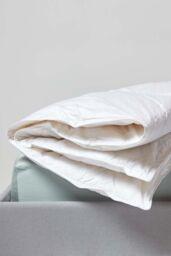Homescapes Luxury White Duck Down 13.5 Tog Winter Duvet - Size: Super King - thumbnail 2