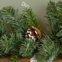 Samuel Alexander 270cm (9ft) x 25cm Snow Tipped King Fir Christmas Garland with Pine Cones in Green - Size: 270 cm (9ft) x 25 cm - thumbnail 6
