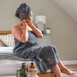 Duncan Stewart Personalised Hair Towel in Pink - thumbnail 4