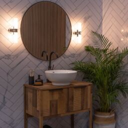 ValueLights Canya Up Down 2 Way IP44 Bathroom Frosted Reeded Glass Wall Light with LED Bulbs in Silver - thumbnail 4