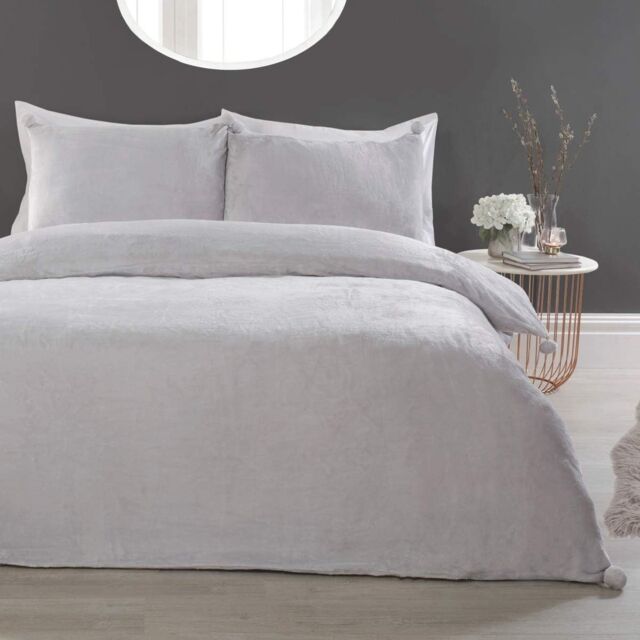 Smart Living Luxurious Pom Pom Fleece Duvet Cover with Pillowcases in Silver - Size: King - image 1