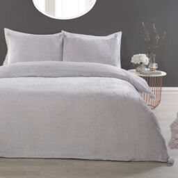 Smart Living Luxurious Pom Pom Fleece Duvet Cover with Pillowcases in Silver - Size: King