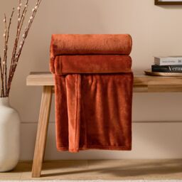 Furn Harrow Fleece Throw in Orange - Size: 140 cm x 180 cm - thumbnail 1